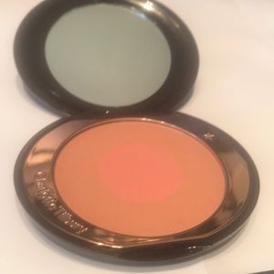 Charlotte Tilbury Cheek to Chic swish & pop blusher